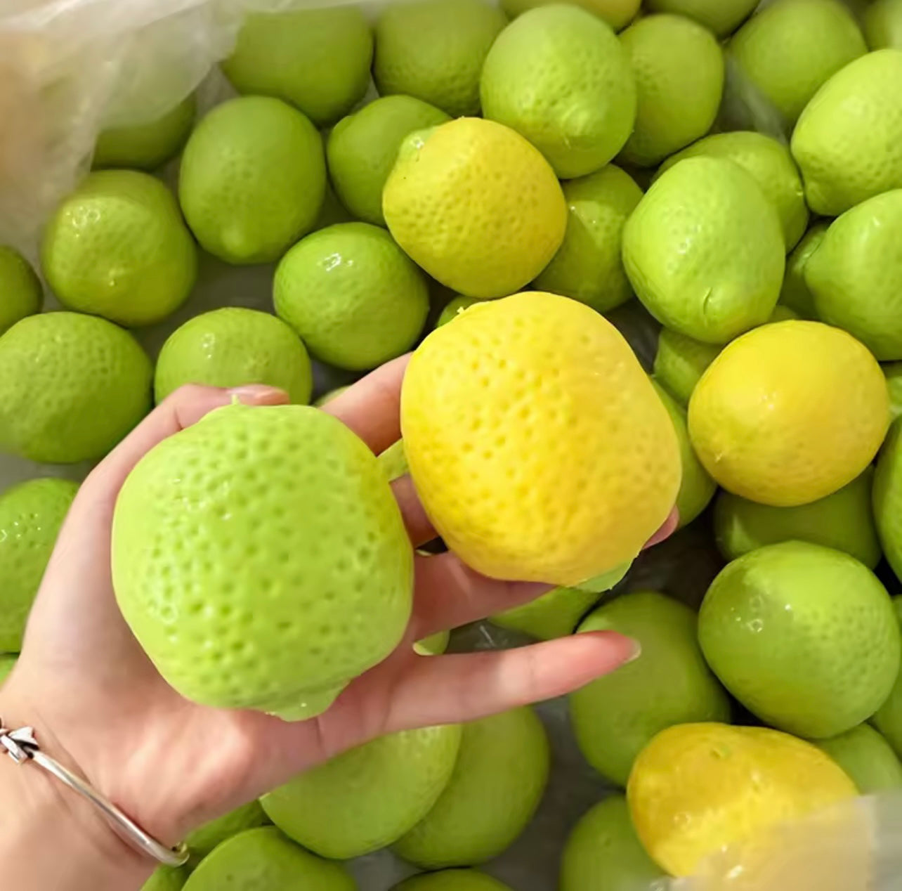 Crunchy Colour Changing Lemon